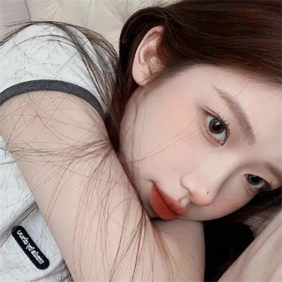 一线女星与神秘男子同车离开，好友出面澄清，凌晨持续发酵